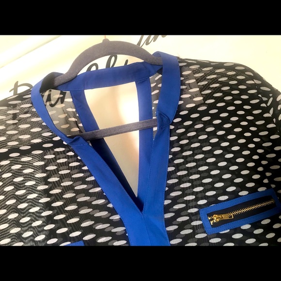 Pretty blue top - Picture 1 of 5